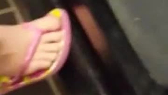 Candid Sexy Feet in Flip Flops, Free Flip-Flops Porn Video