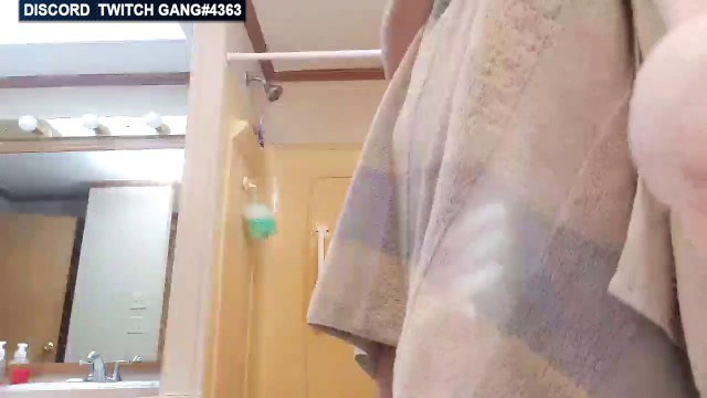 Twitch Streamer Flashing Her Boobs On Stream & Accidental Nip Slip/Boob Flash - Set 28