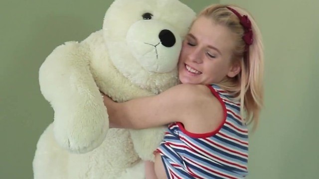 Young Teddy-bear-lover Mery Does Sexy Strip Tease in Her Comfy Bed!